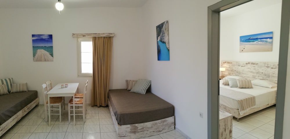 Evina Rooms & Suites 13/38