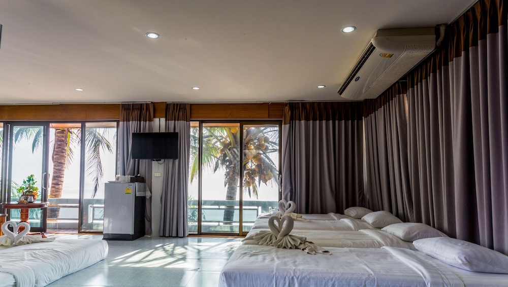 The Uncle Beach Resort 6/50