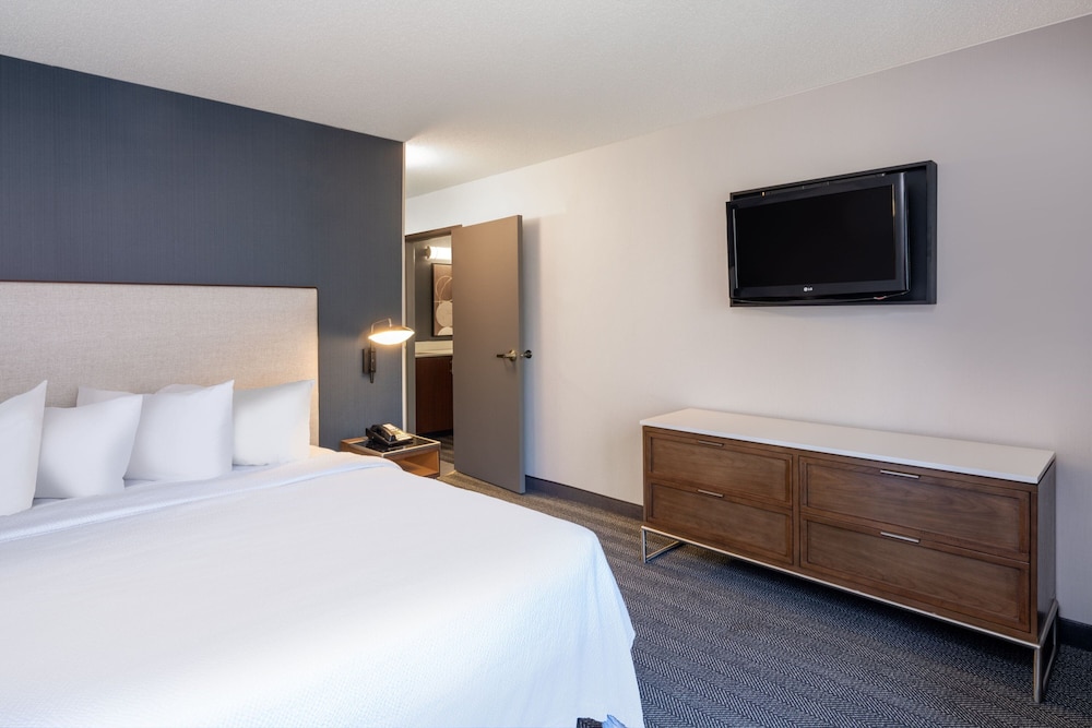 ROOM, KING BED, SOFA