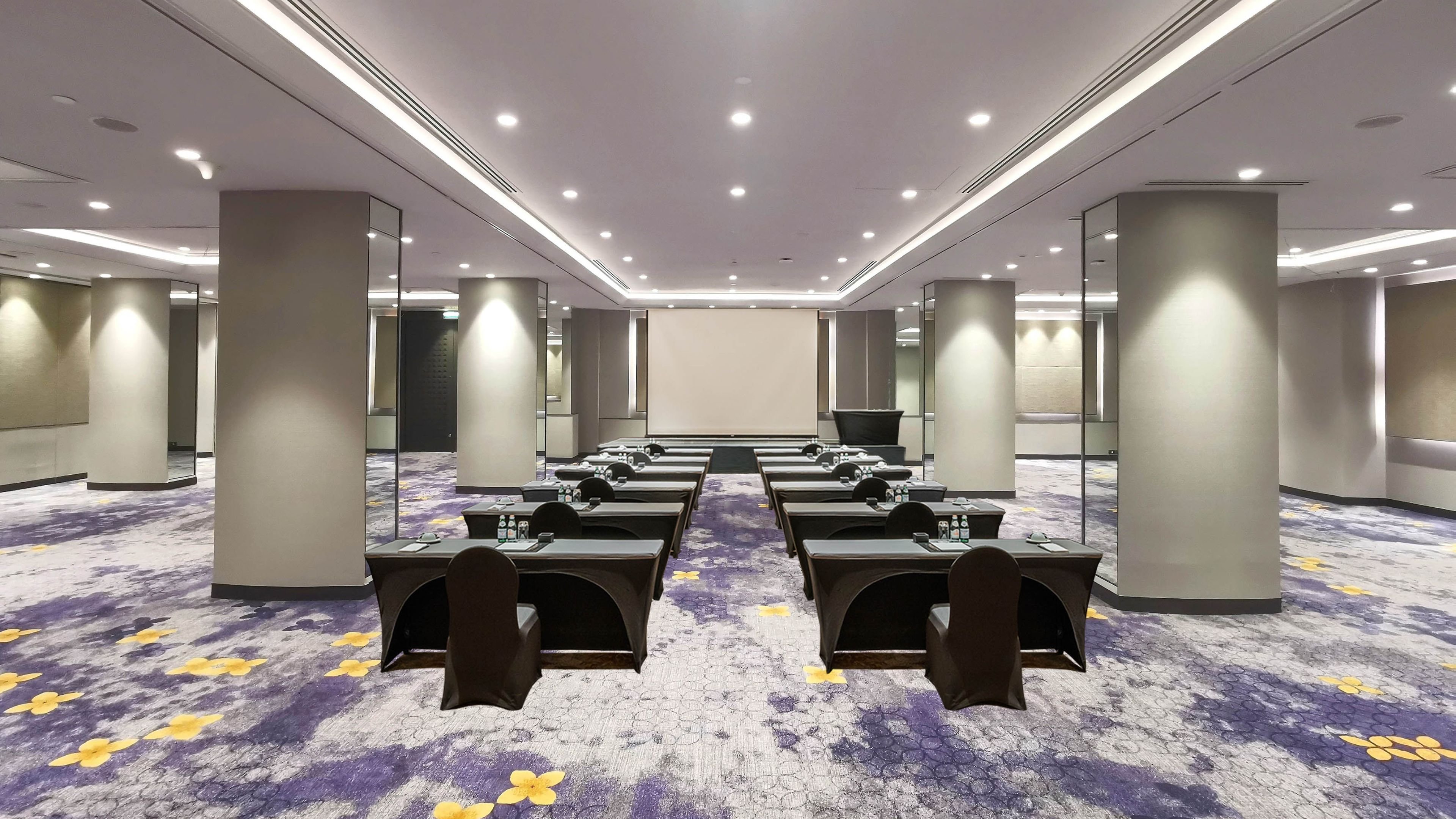 Holiday Inn Bangkok Hotel 66/76