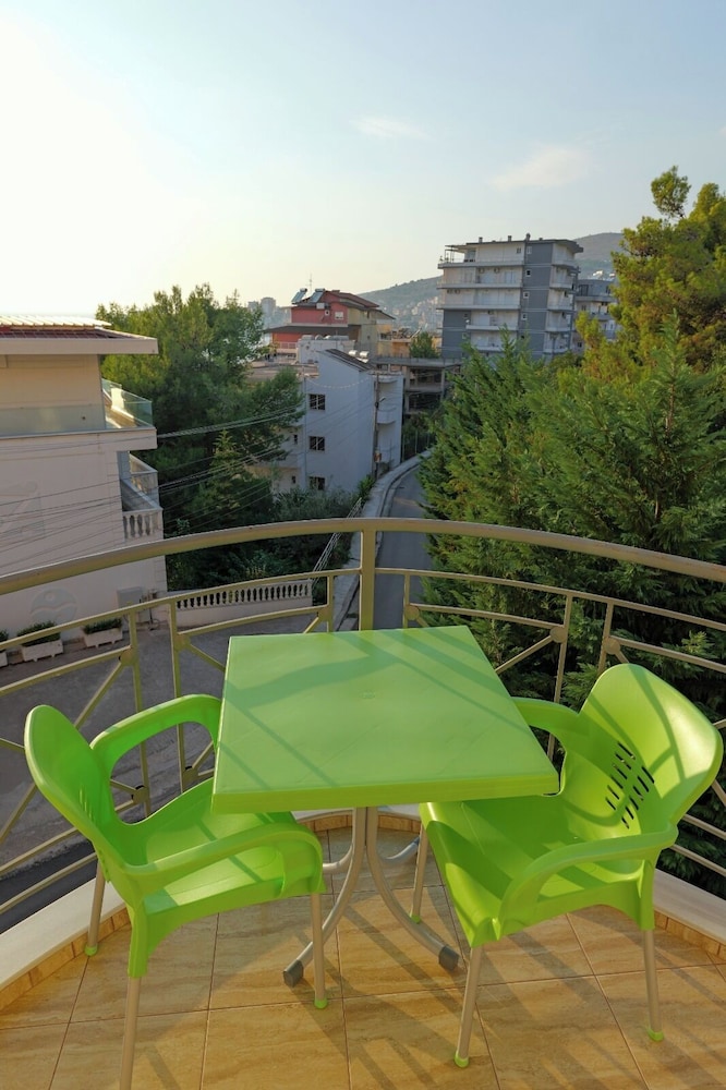 Melsi Apartments 30/50
