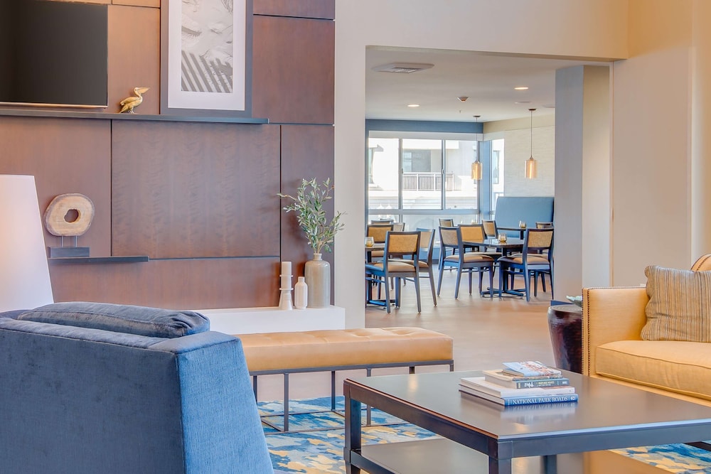 Hampton Inn And Suites Los Angeles Glendale 52/75