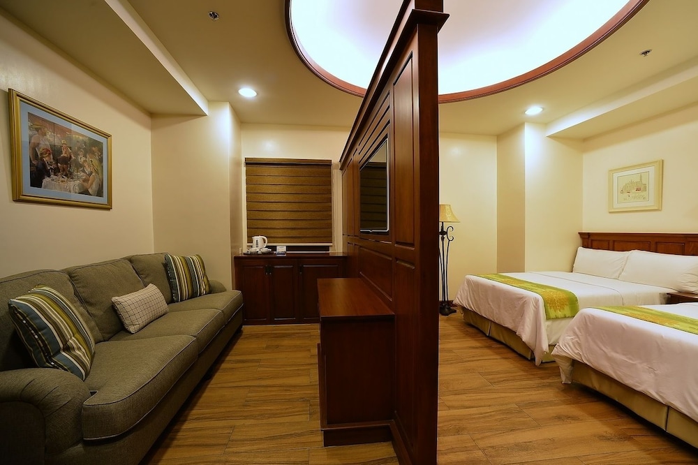 Paragon Hotel And Suites 32/50