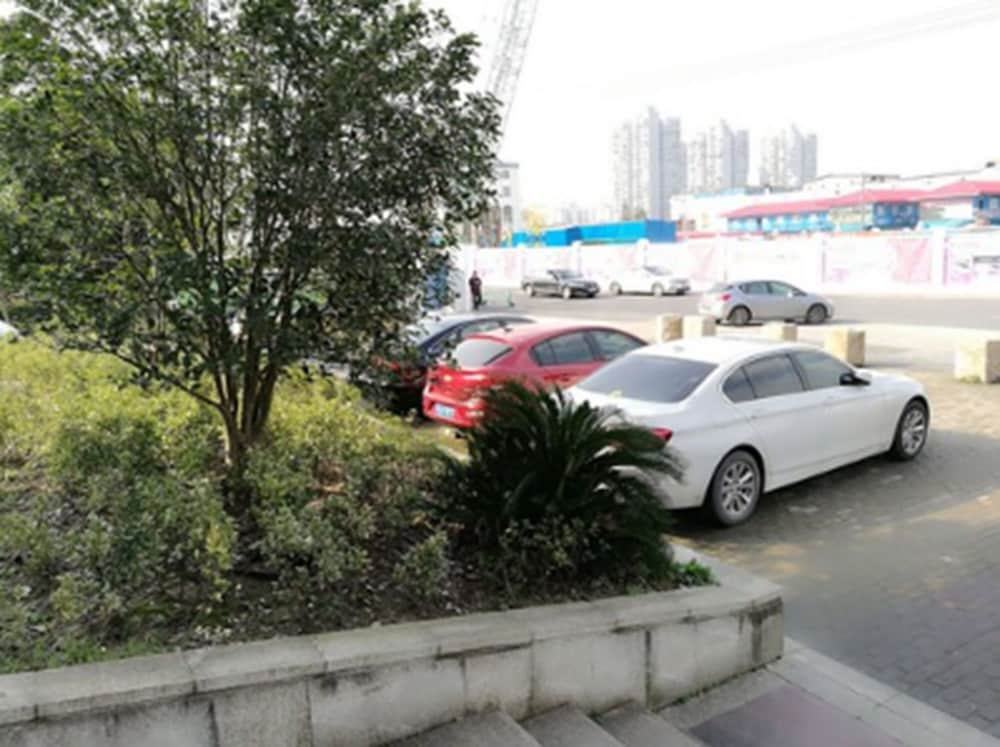 ibis Shanghai Chengshan Road 28/33