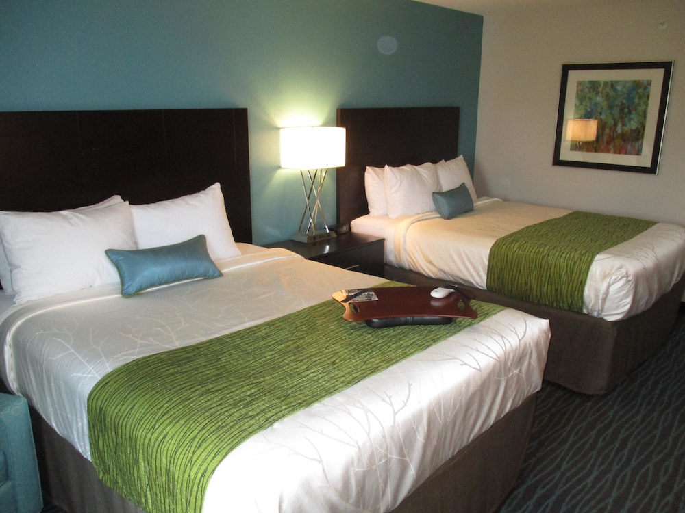Ramada by Wyndham Burkburnett / Wichita Falls 29/65