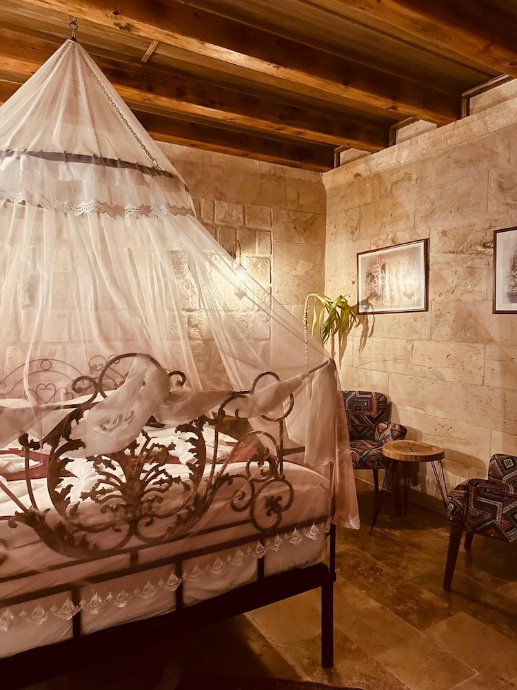 Lavinia Cappadocia Cave 36/50