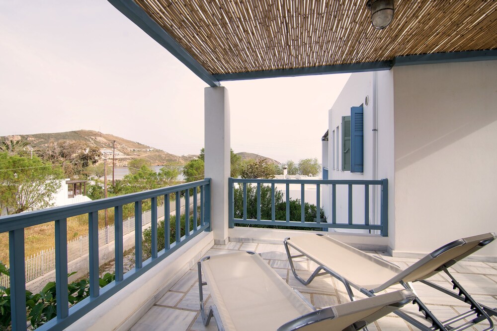 SERIFOS BEACH HOTEL 40/50