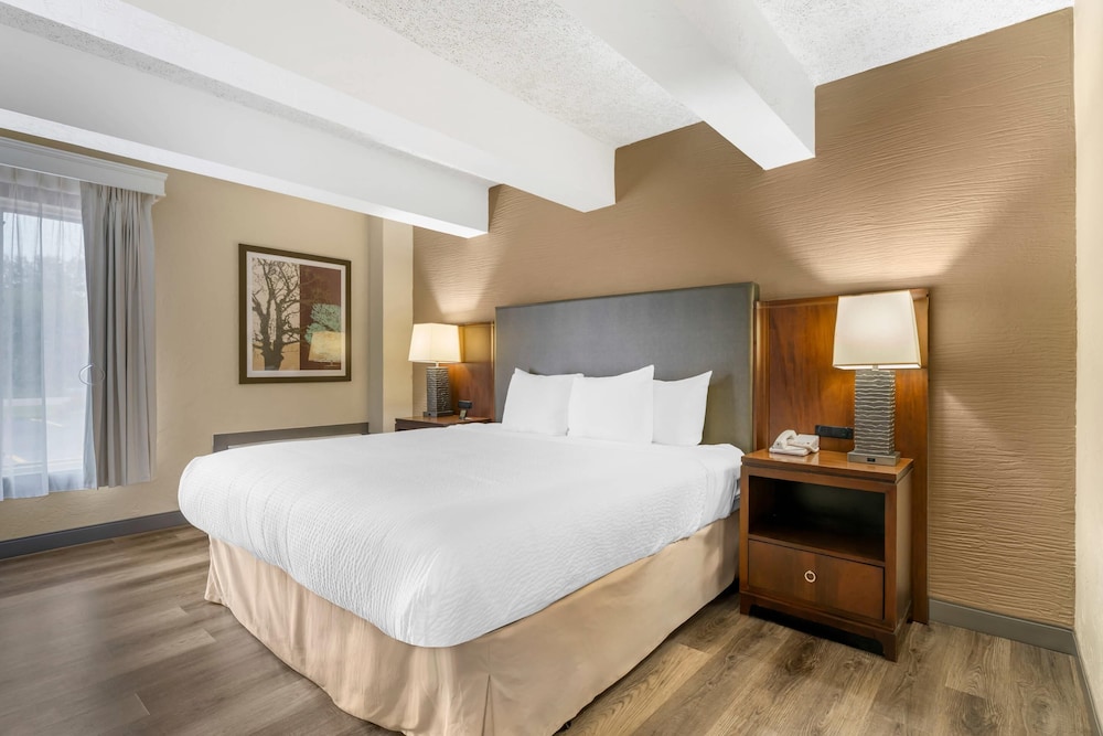 Fairway Inn and Suites Mishicot - Wi 13/50