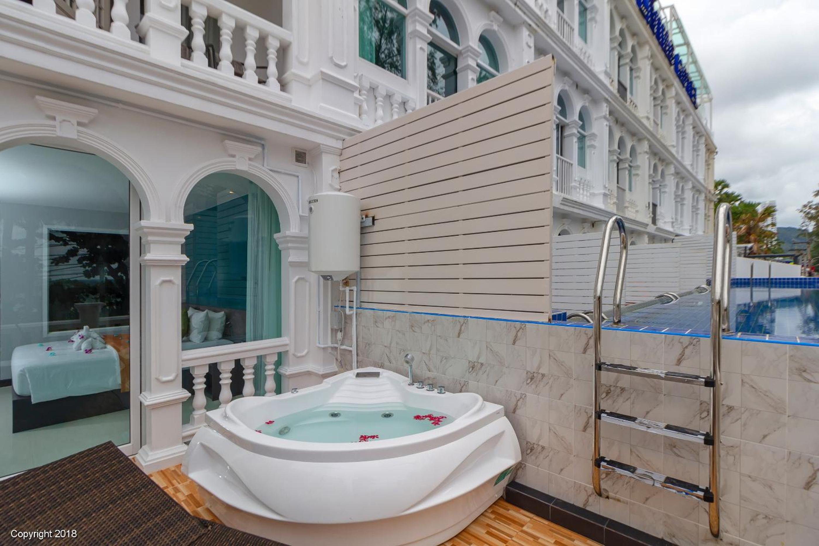 Deluxe, Double Bed, Lateral Side Sea View، MODERN LIVING HOTEL 9/10