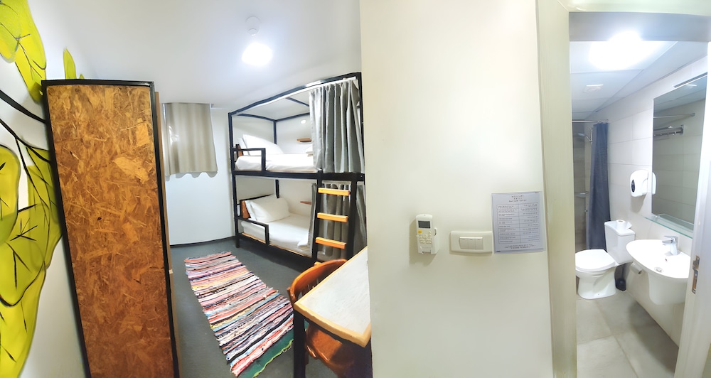 Nomads Hostel 33/34