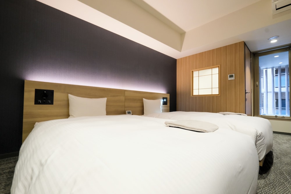 STANDARD, TWIN BEDS, PRIVATE BATHROOM