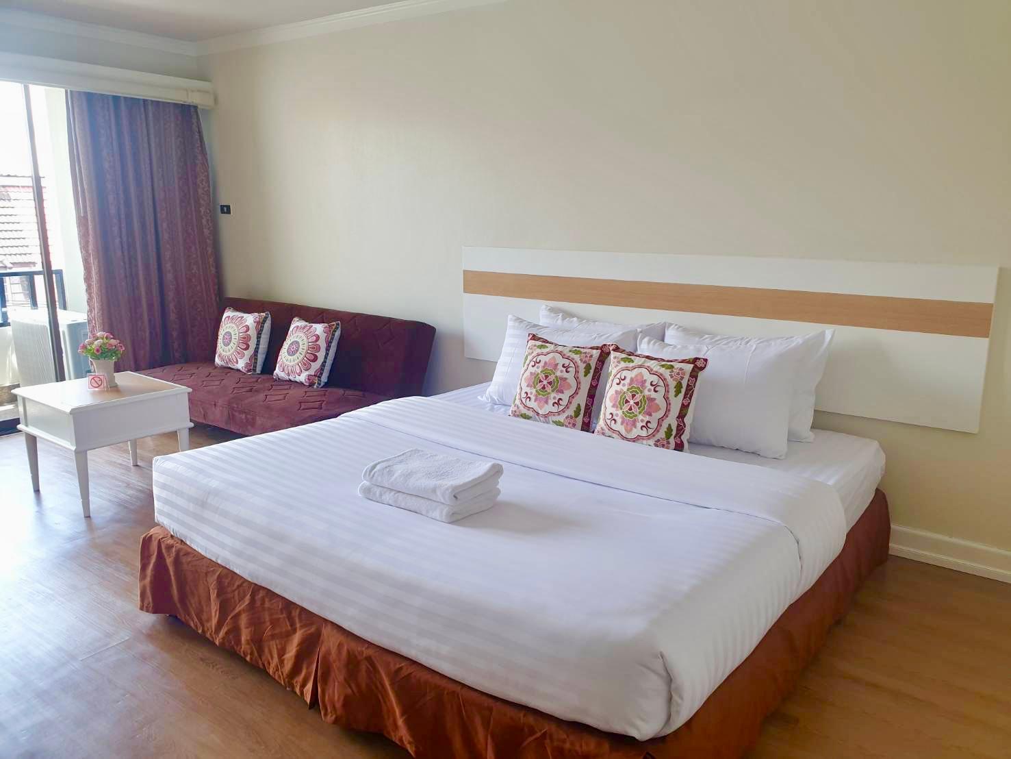 STANDARD, QUEEN BED