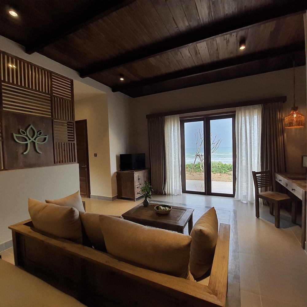Crown Retreat Quy Nhon 63/88