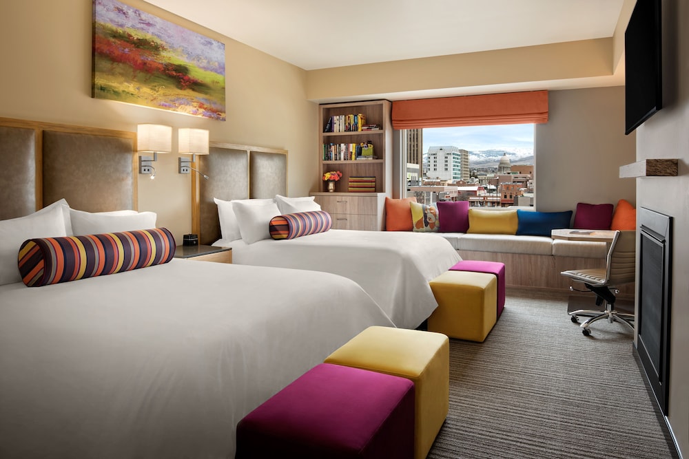 STANDARD, 2 QUEEN BEDS