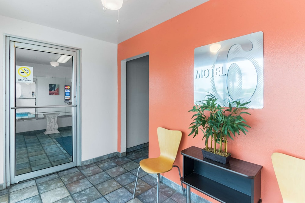Motel6 Pensacola, FL - West 13/23