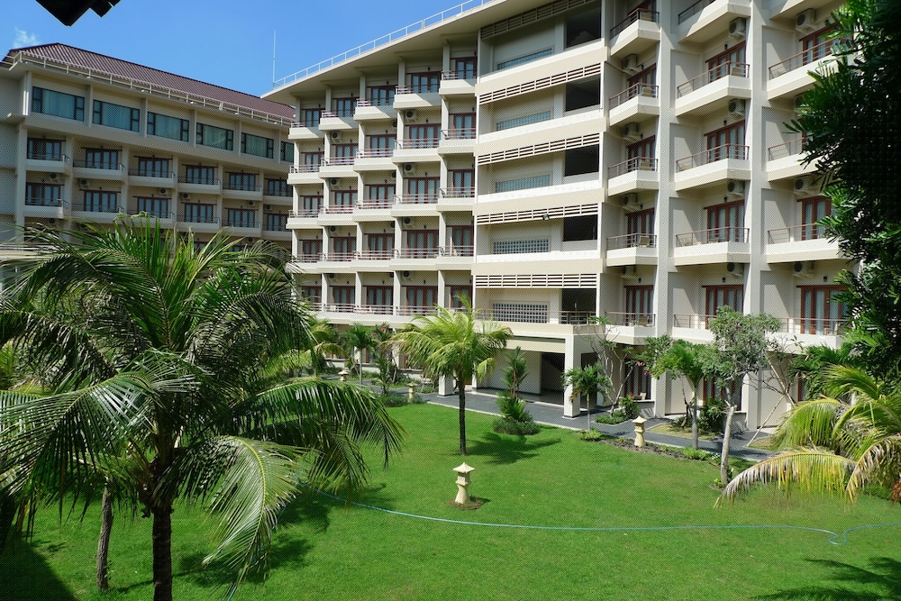 Lombok Raya Hotel 55/57
