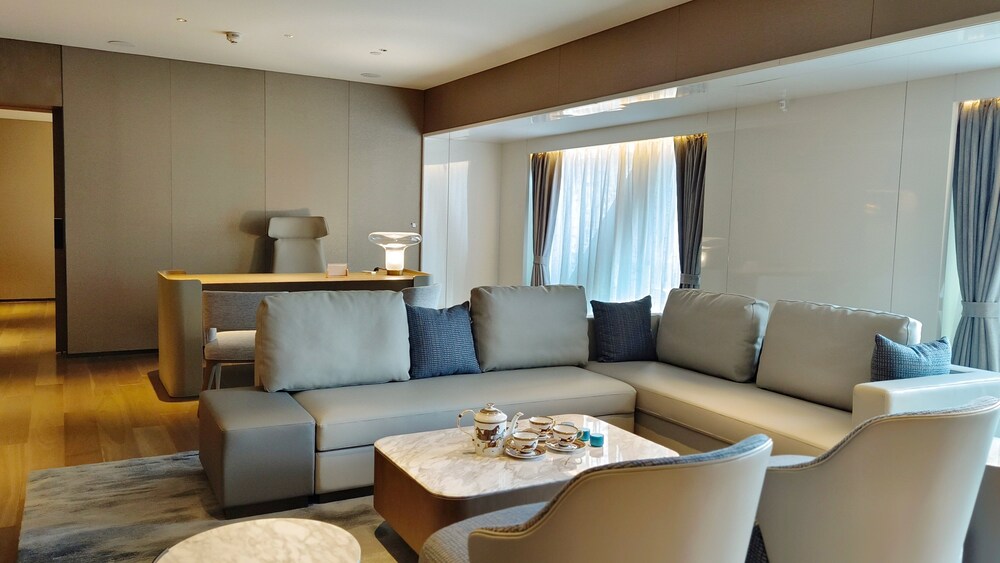 Crowne Plaza Hohhot City Center 48/76
