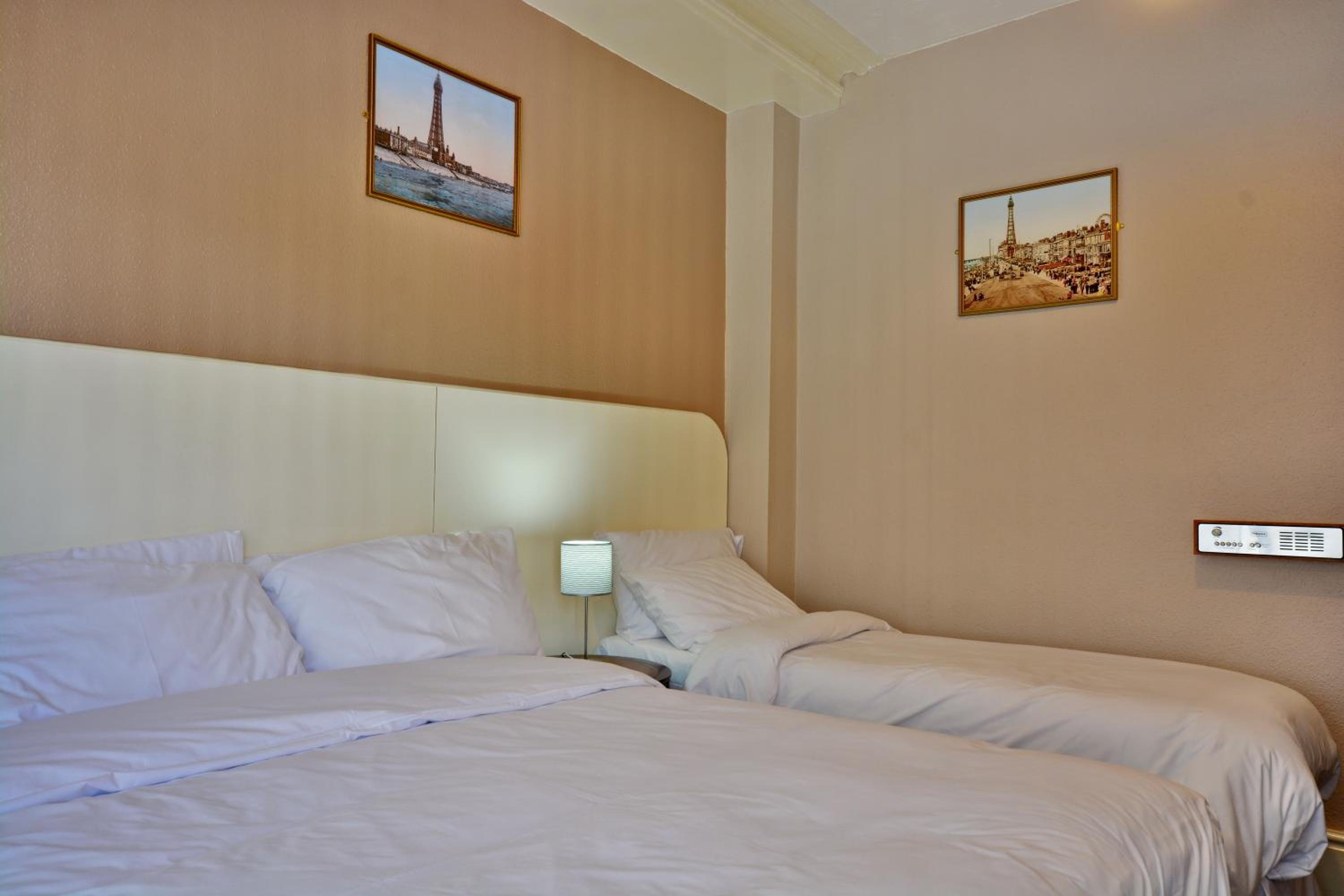 Room, Triple
