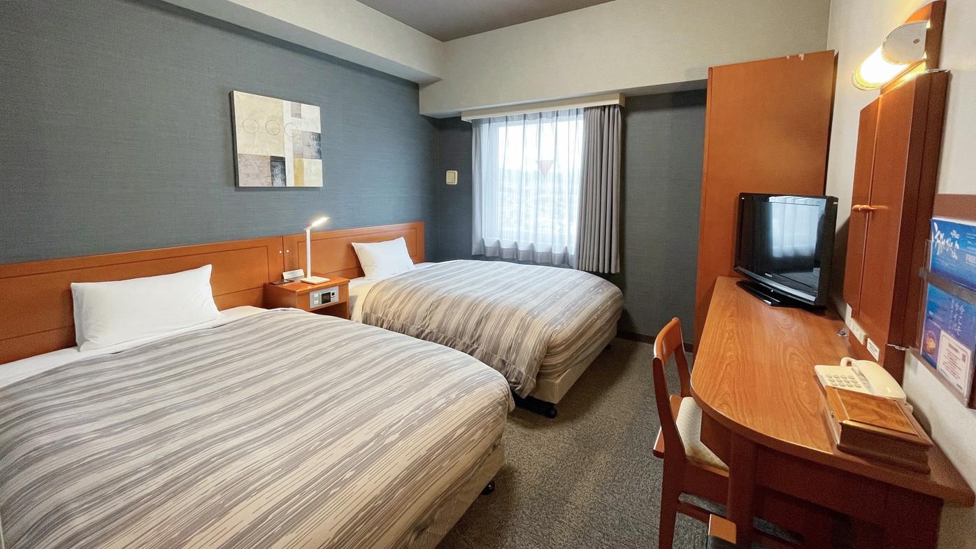 Female Only, 2 Double Beds