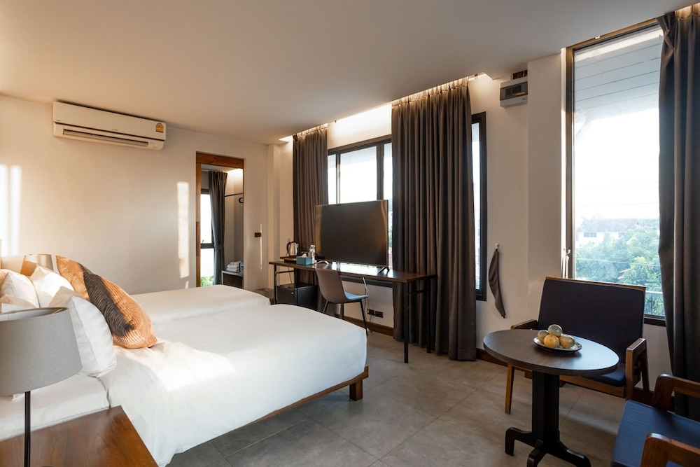 DELUXE, TWIN BEDS