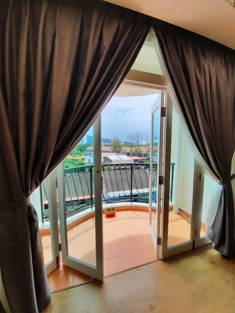 Kuah Town Service Suite Apartment 20/41