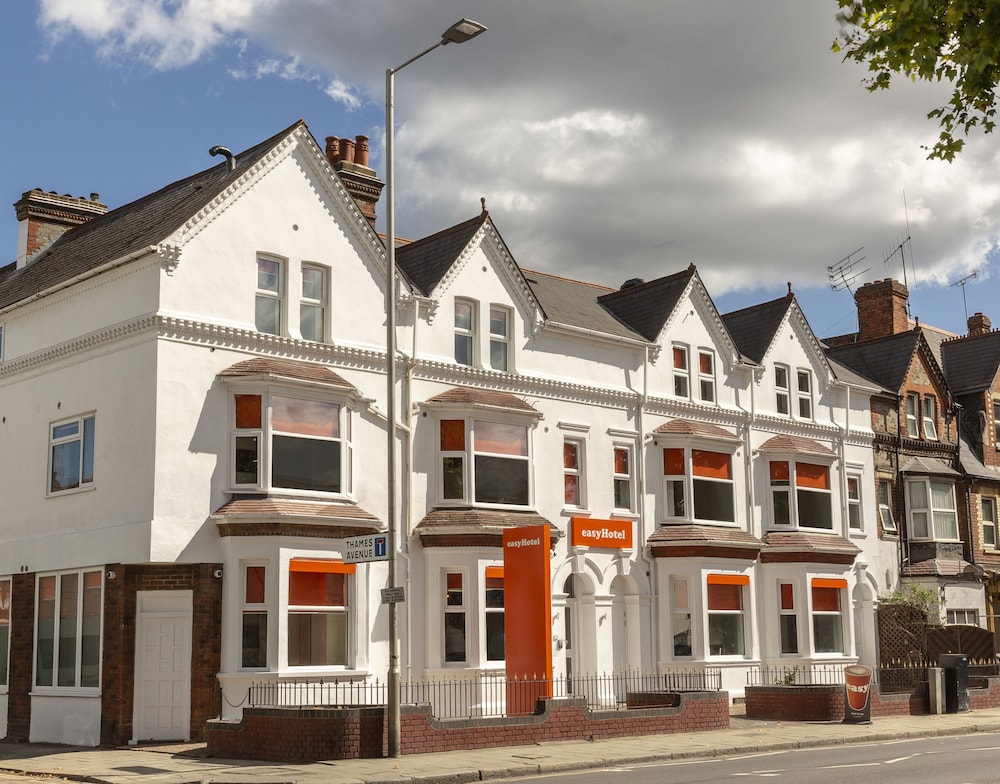 Easyhotel Reading 4/22