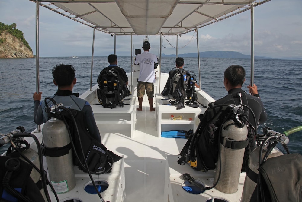 El Galleon Beach Resort Asia Divers 43/68
