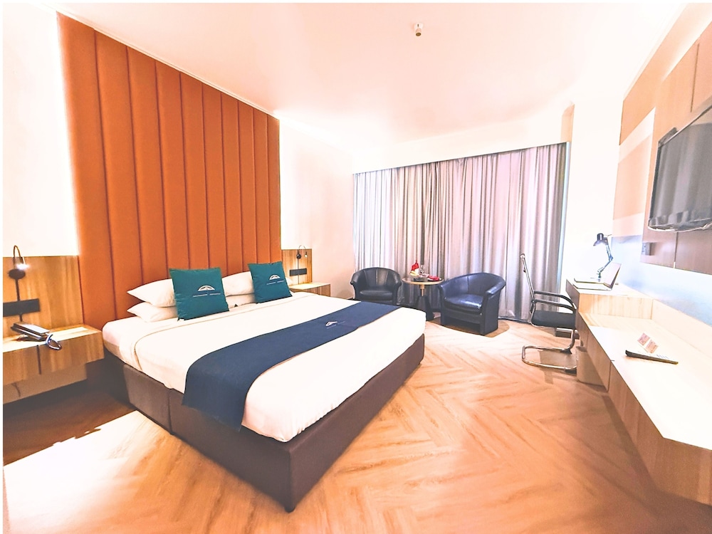 ROOM, KING BED