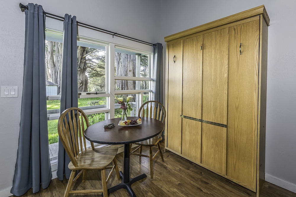 The Inn at Schoolhouse Creek 33/64