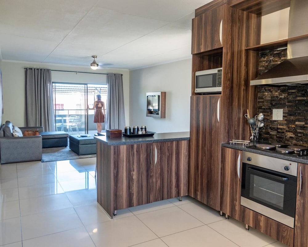 Hillside Executive Accommodation 11/59