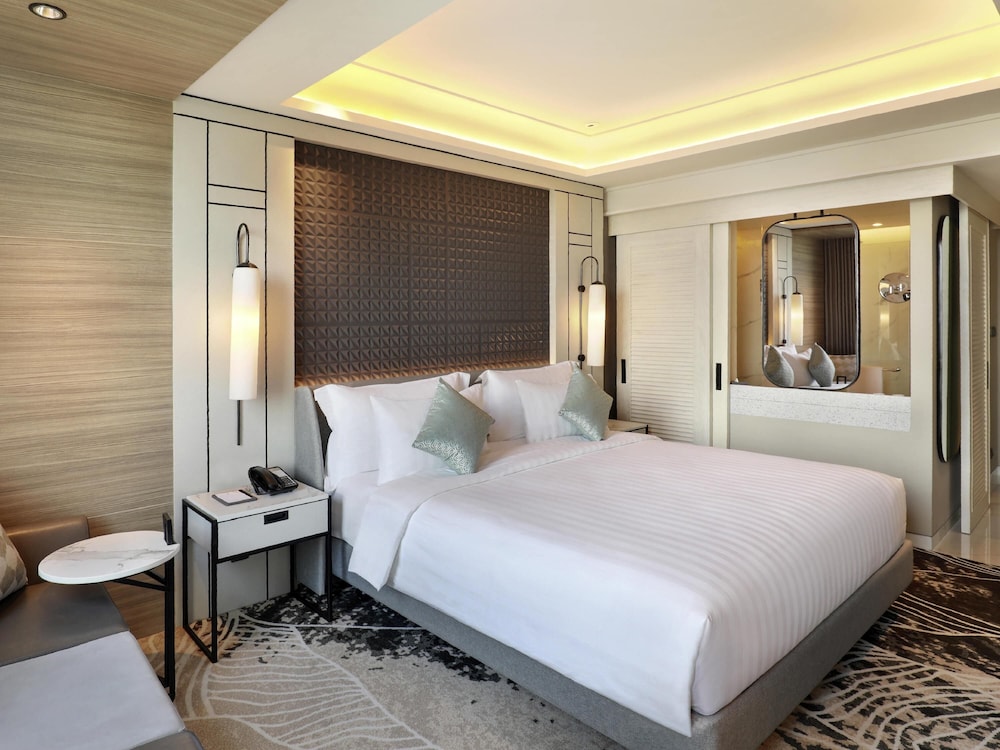 Movenpick Surabaya City 28/68