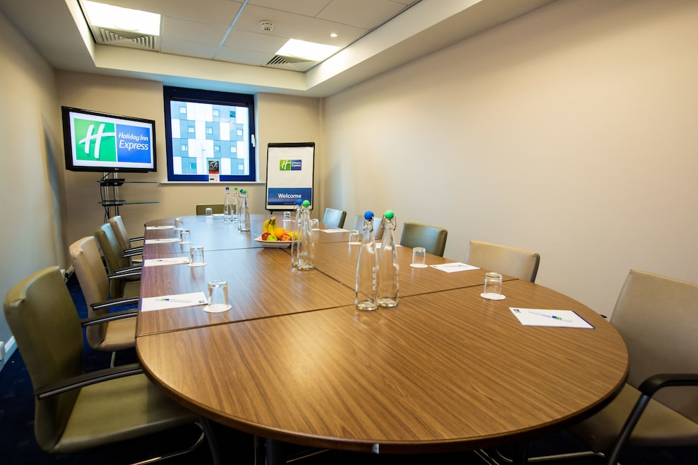 Holiday Inn Express London - Stratford by IHG 54/76