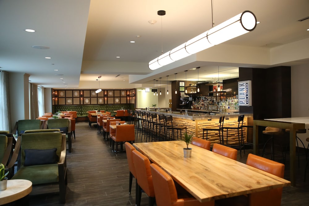 HOTEL INDIGO NAPERVILLE RIVERWALK 65/78