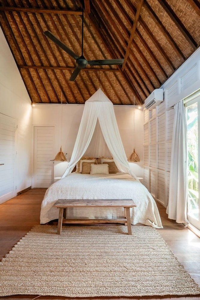 Castaway Resort 13/48