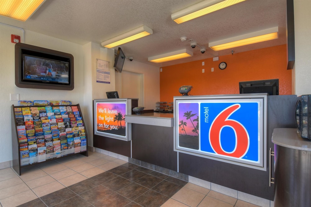 Motel6 Santa Ana, CA 10/53