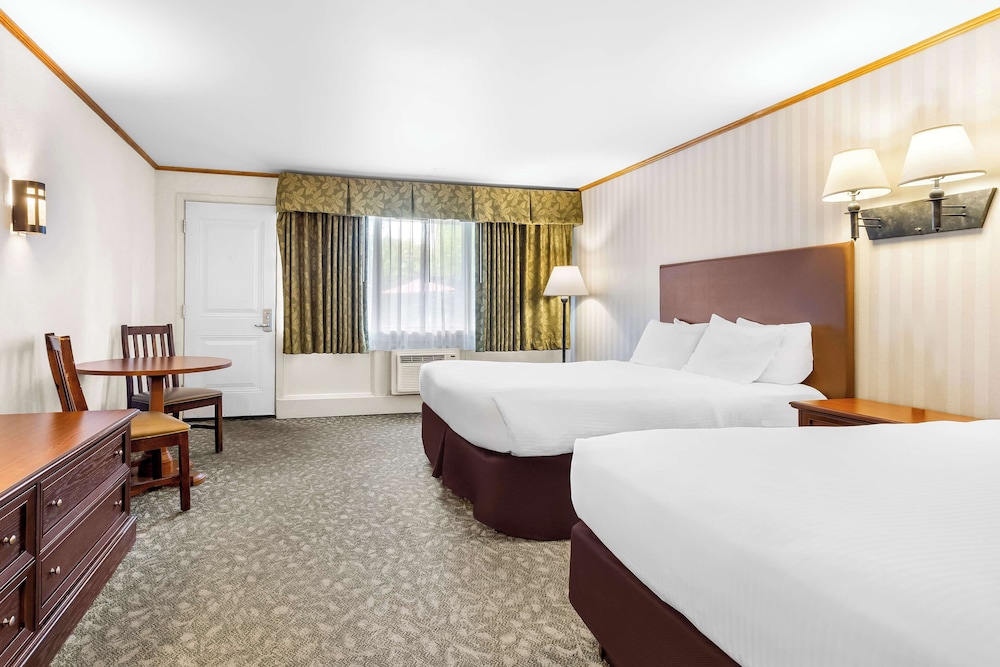 Standard, 2 Queen Beds