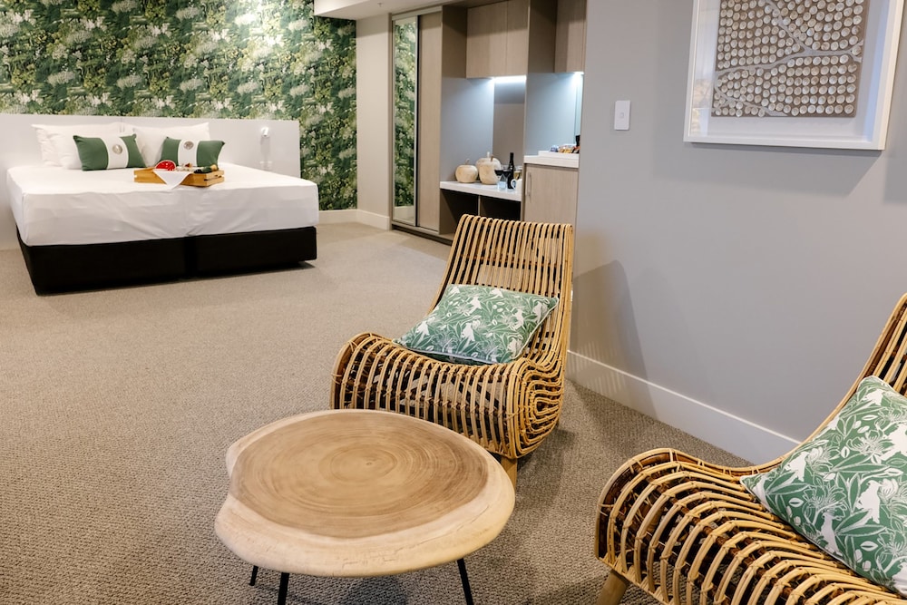 Pacific Hotel Cairns 52/72