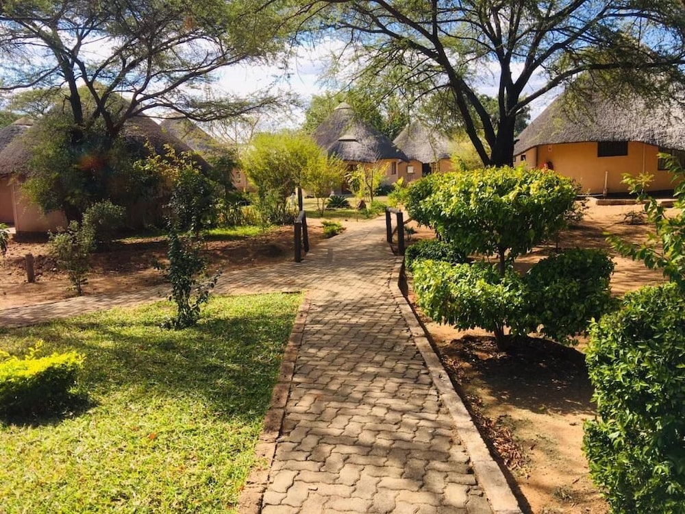 Nkanga Hotel 33/43