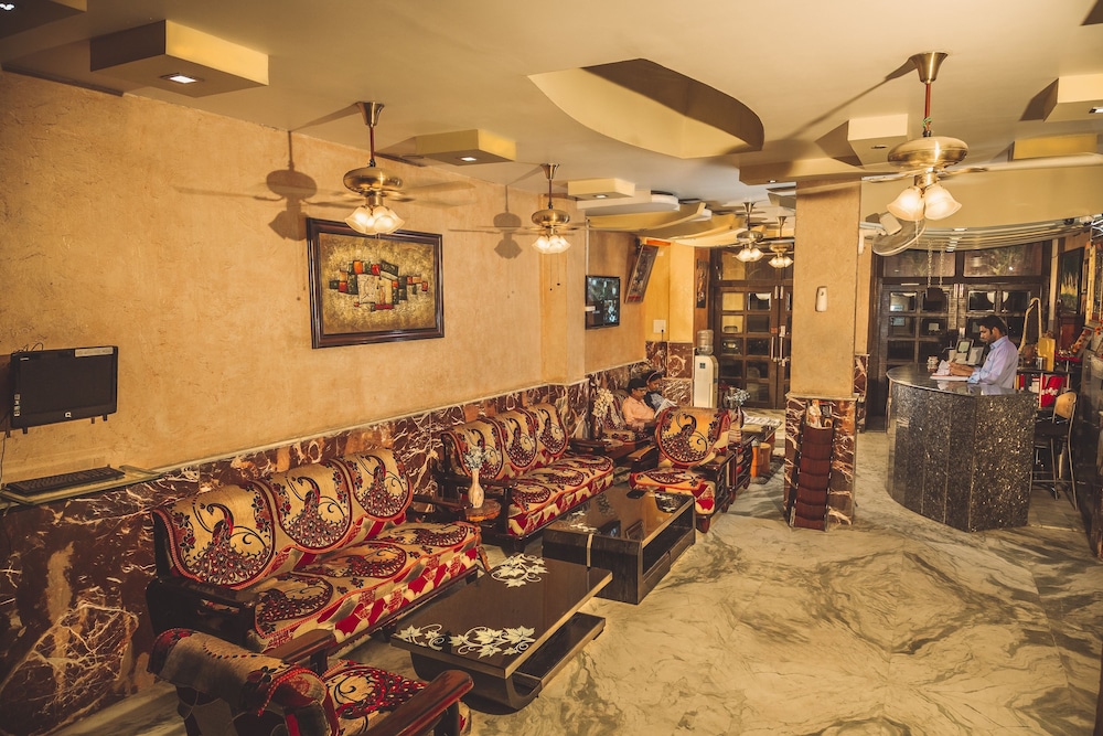 HOTEL MEENAKSHI 36/48