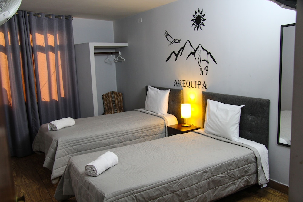 ROOM, TWIN BEDS