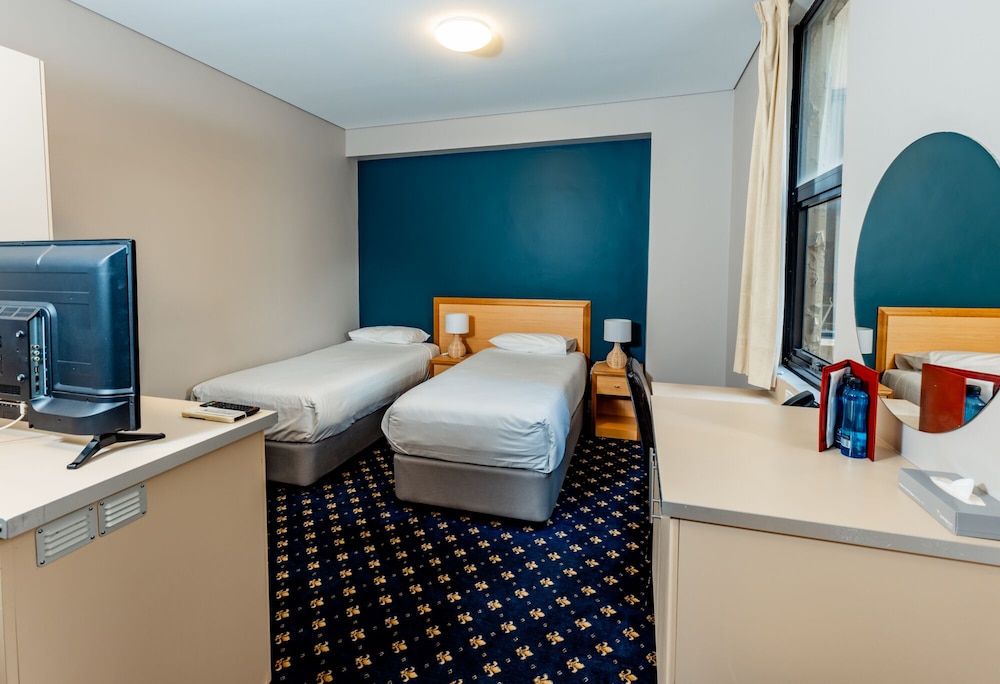 HOTEL CORONATION 13/50