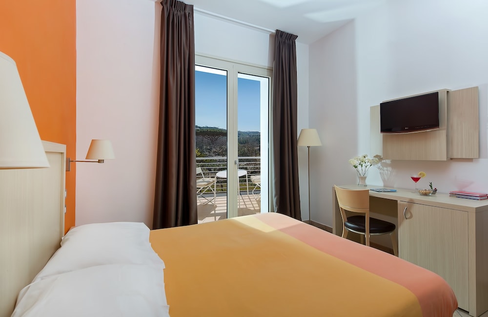De Maria House Bed Breakfast 7/44