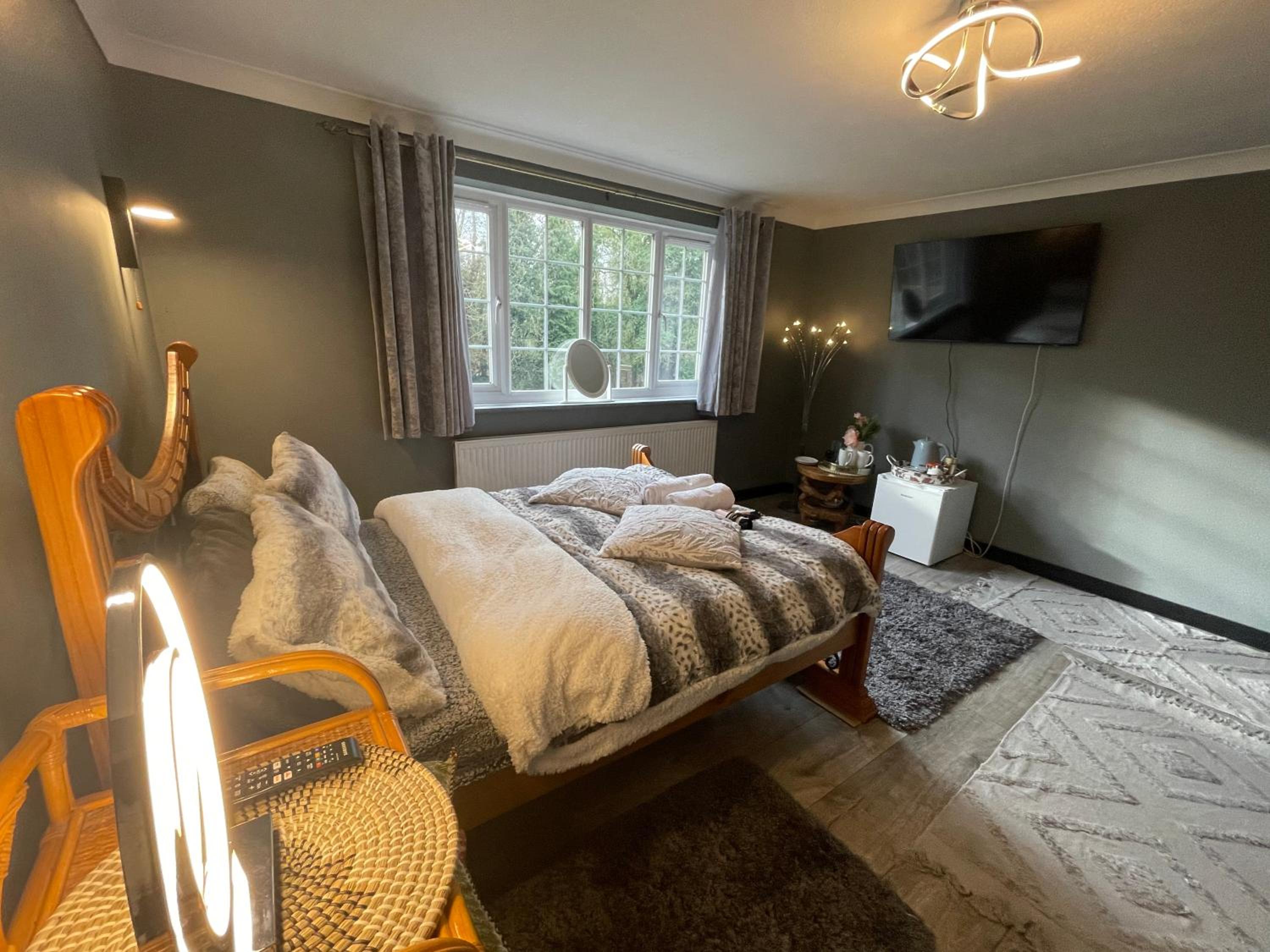 Room, Double Bed, Private Bathroom