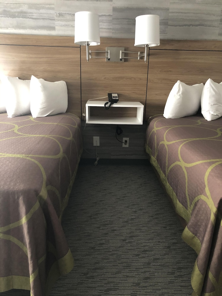 Super 8 By Wyndham Manchester Airport 23/35