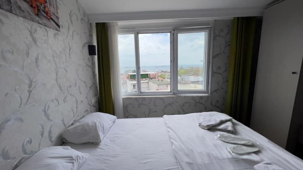 Lola Hotel 14/44