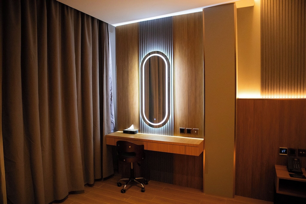 AGlow Hotel Harbor Bay Batam 43/65