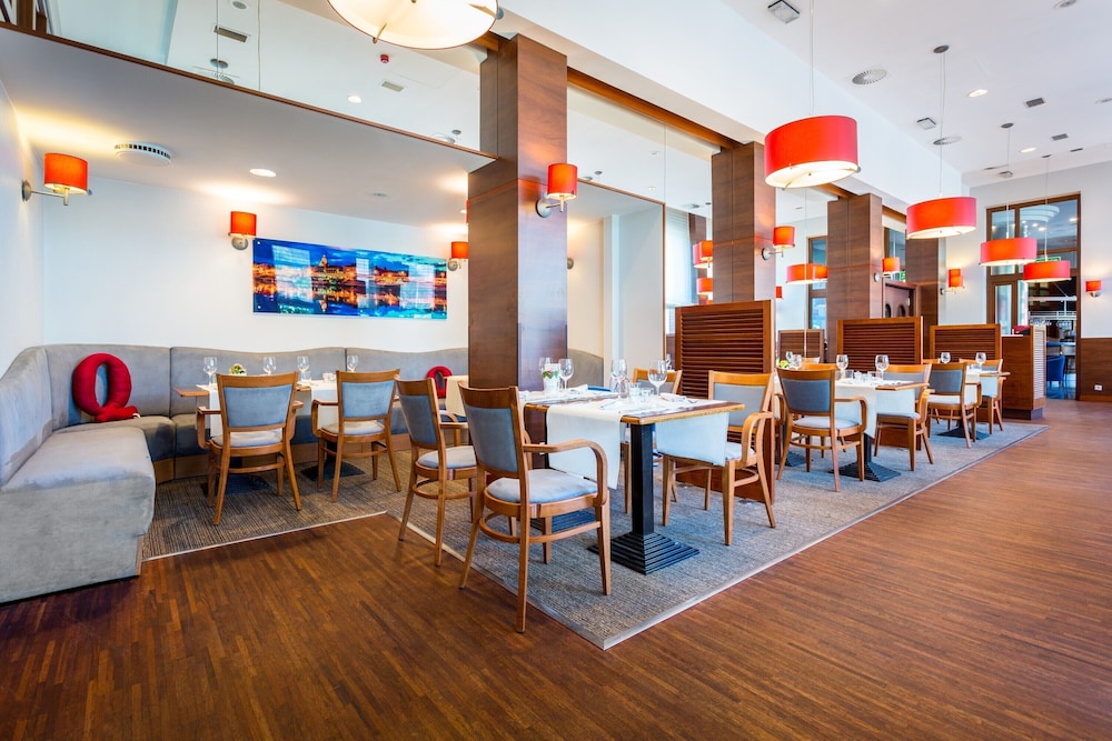 restaurant cafeteria