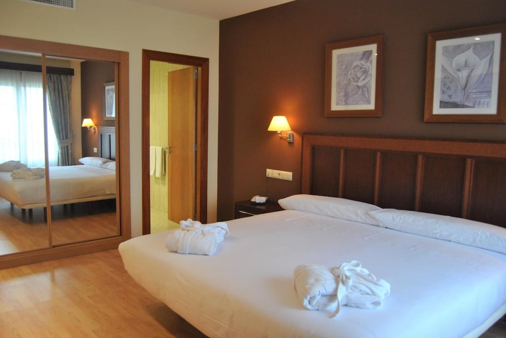 Hotel Santiago Leon 8/50