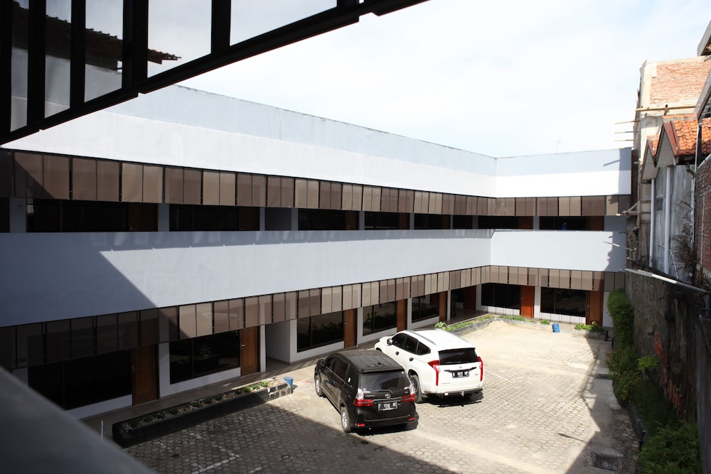 Rahayu Hotel Cirebon 55/60