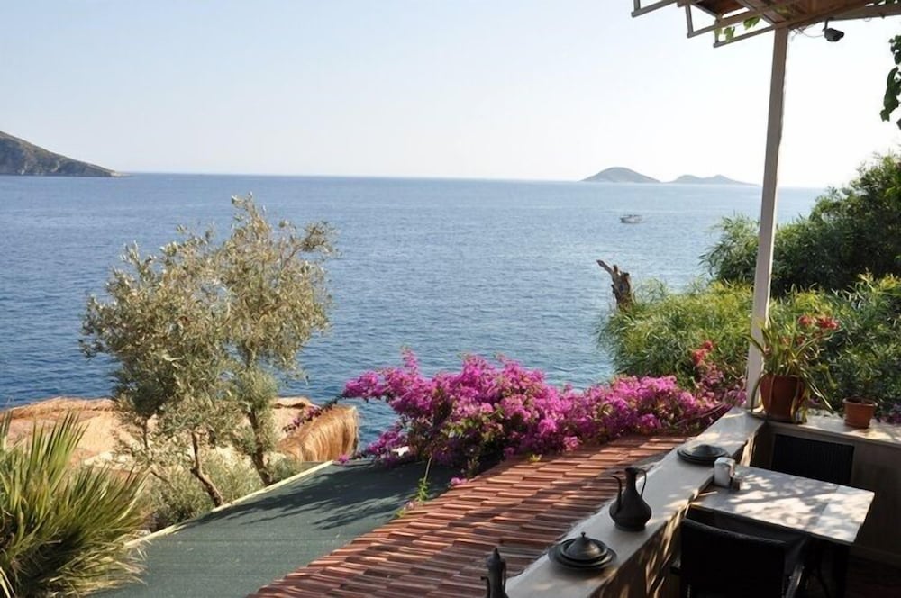 Caretta Hotel 32/36